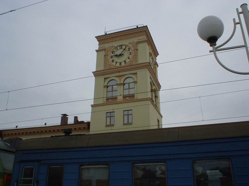 http://mirooleg.narod.ru/Photos/Moskow/images/Vokzal_clock_Kiev.jpg